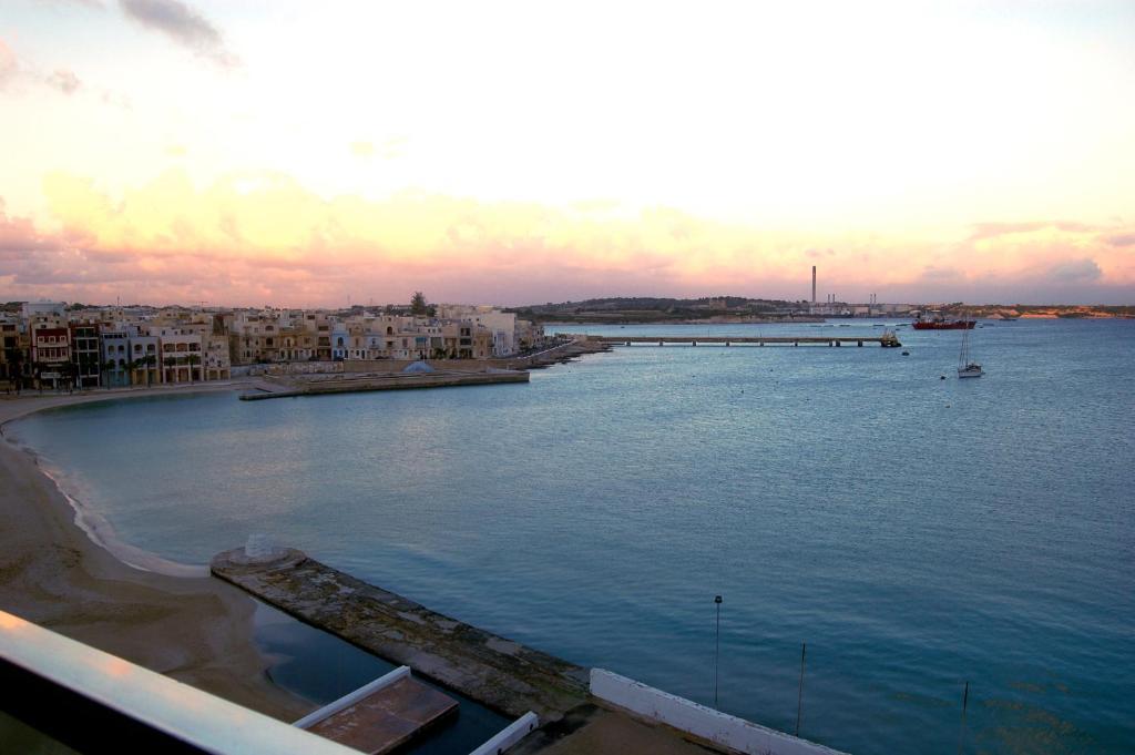 Water'S Edge Hotel Birżebbuġa Oda fotoğraf